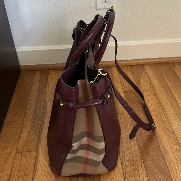 Large burgundy Burberry Banner tote - Picture 2 of 7